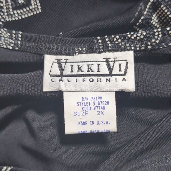 Vikki Vi California 2X Black Silver Metallic and White Geometric Tunic - Picture 2 of 7